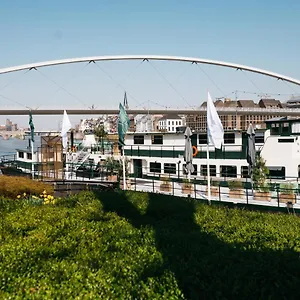 Хостел Botel Maastricht, Маастрихт